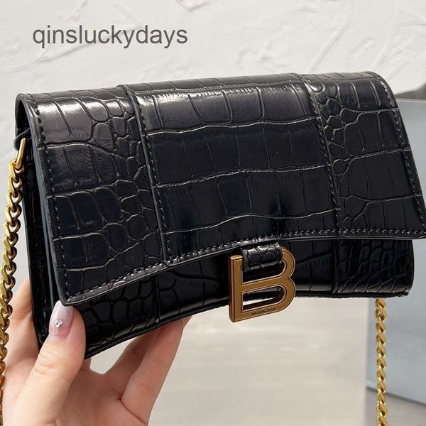 luxury balencaig bags outlet the new cool and explosive hourglass bag has a unique symbolic arc size of 19 11c
luxury balencaig bags outlet the new cool and explosive hourglass bag has a unique symbolic arc size of 19 11c