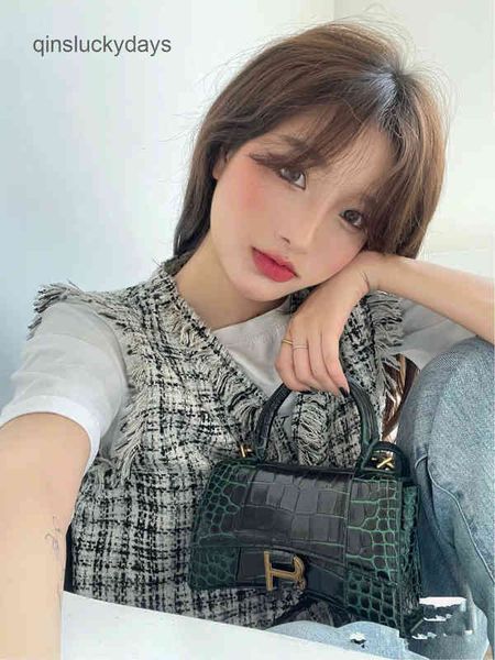 di0rbags luxury balencaig bags outlet small design women 2022 new high sense b family crocodile pattern hourglass one s
di0rbags luxury balencaig bags outlet small design women 2022 new high sense b family crocodile pattern hourglass one s