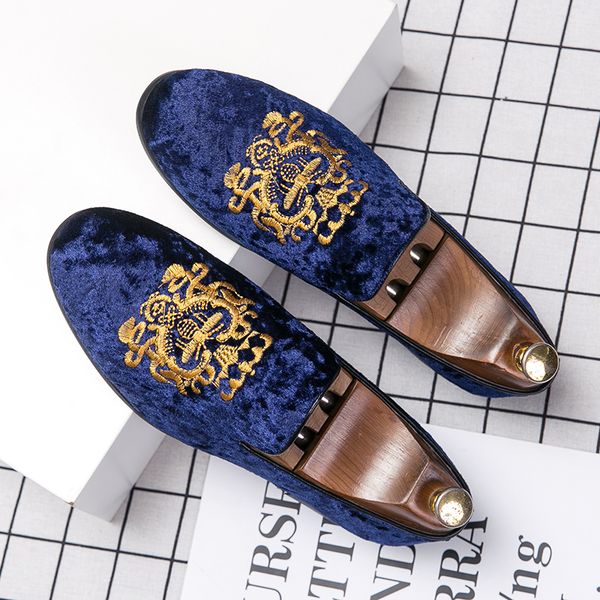 embroidery crown loafers men shoes solid color artificial suede hand-embroidered simple classic british party wedding business pointed shoes, Black
embroidery crown loafers men shoes solid color artificial suede hand-embroidered simple classic british party wedding business pointed shoes, Black
