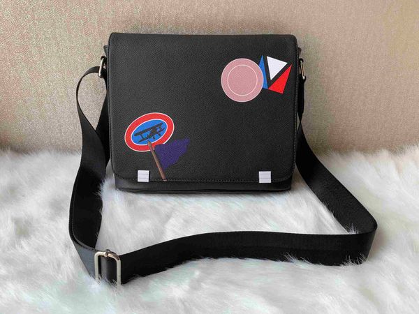 2022 new classic fashion men messenger bags cross body bag school bookbag should 41213 with dust bag
2022 new classic fashion men messenger bags cross body bag school bookbag should 41213 with dust bag