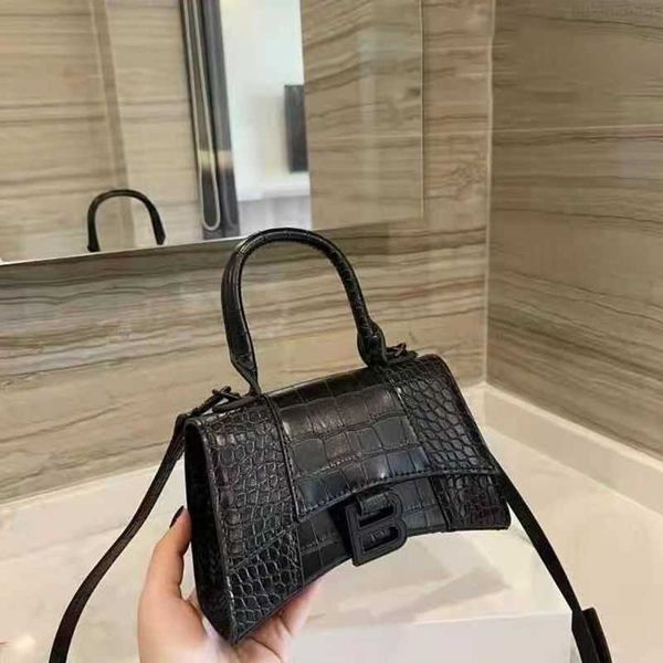 designer balencigass hourglass bag the autumn of 2022 leather crossbody one shoulder portable style fashion high-class ys15
designer balencigass hourglass bag the autumn of 2022 leather crossbody one shoulder portable style fashion high-class ys15