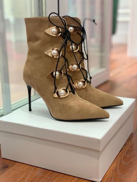 new 2022 pointed ankle boot leather pearl heel height .5 size 35-42 six color y2k downright skin-ful, Black
new 2022 pointed ankle boot leather pearl heel height .5 size 35-42 six color y2k downright skin-ful, Black