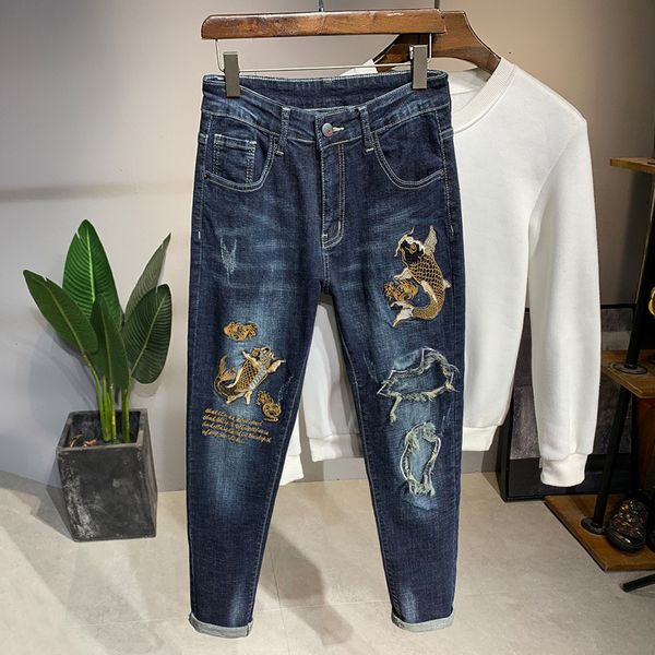 men's jeans blue carp embroidered men stretch comfortable fashion ripped hole patchwork raw edge streetwear male denim trousers 220923
men's jeans blue carp embroidered men stretch comfortable fashion ripped hole patchwork raw edge streetwear male denim trousers 220923