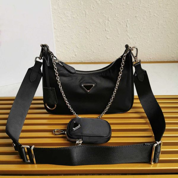 nylon re edition 2005 designer shoulder bag leather handbag designer selling lady cross-body luxury bag chain bag totes 
nylon re edition 2005 designer shoulder bag leather handbag designer selling lady cross-body luxury bag chain bag totes