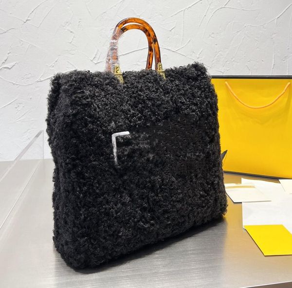 cosmetic bags cases designer winter plush totes teddy hair large capacity shopping bags luxury embroidery handbags womens leisure vacation s
cosmetic bags cases designer winter plush totes teddy hair large capacity shopping bags luxury embroidery handbags womens leisure vacation s