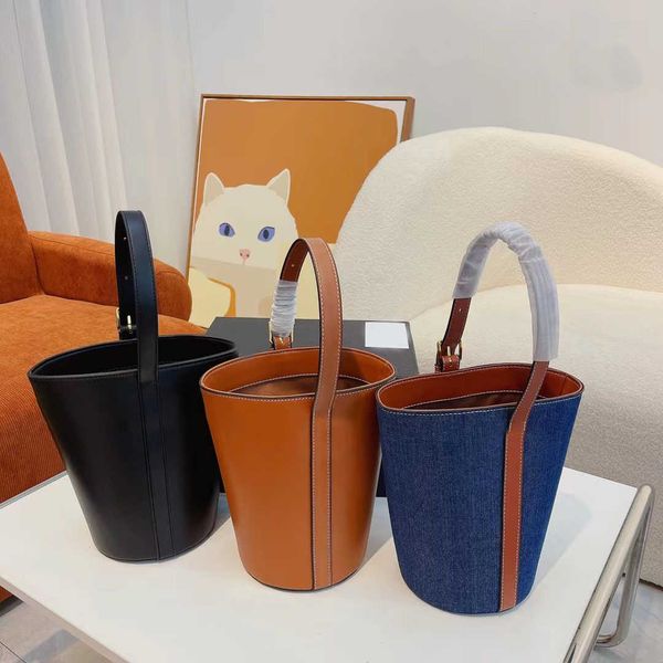 totes designer drawstring tote bag women shoulder handbags leather shoulder bags high capacity lady crossbody bucket 220719/0920
totes designer drawstring tote bag women shoulder handbags leather shoulder bags high capacity lady crossbody bucket 220719/0920