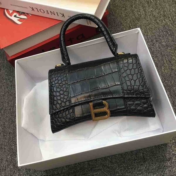 designer balencigass hourglass bag quality 2022 new leather bshaped shoulder crossbody handbag fashionable versatile 089i
designer balencigass hourglass bag quality 2022 new leather bshaped shoulder crossbody handbag fashionable versatile 089i