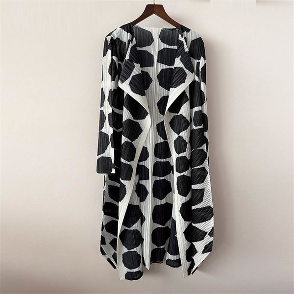 women's trench coats autumn women's longsleeved trench coat miyak fold large size loose casual black and white printed lapel midle, Tan;black
women's trench coats autumn women's longsleeved trench coat miyak fold large size loose casual black and white printed lapel midle, Tan;black