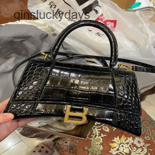luxury balencaig bags outlet red valley bag 2022 fashion new home b high version women's crocodile pattern hou
luxury balencaig bags outlet red valley bag 2022 fashion new home b high version women's crocodile pattern hou