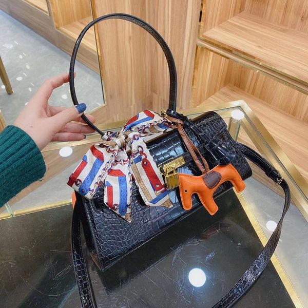 axillary bags designers bag totes 2023 quality luxurys shoulder handbag shopping messenger women casual tote fashion handbags black crossbo
axillary bags designers bag totes 2023 quality luxurys shoulder handbag shopping messenger women casual tote fashion handbags black crossbo