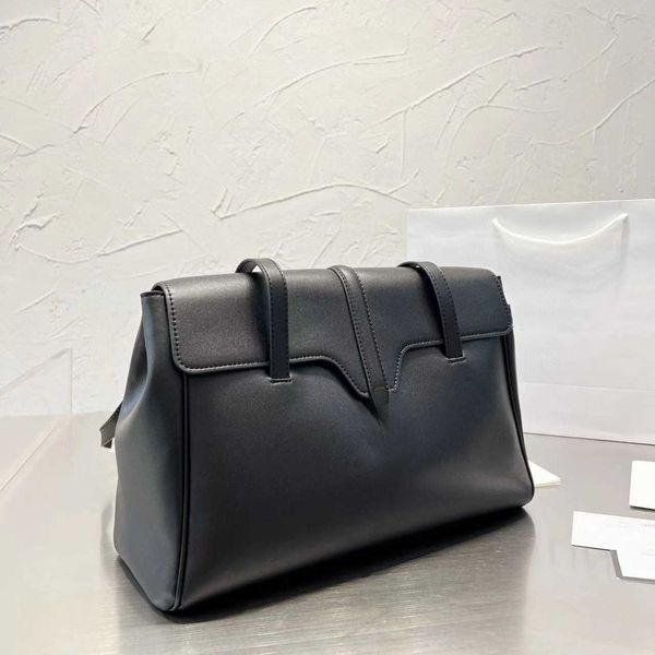 shoulder bags 22 new bangs mailman bag handheld flip tote women's fashion large capacity shoulder armpit men's and women's