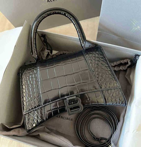 handbags crossbody balencaigass fashion bags leather star's bag women's b-shaped messenger 2022 versatile family hourglass
handbags crossbody balencaigass fashion bags leather star's bag women's b-shaped messenger 2022 versatile family hourglass
