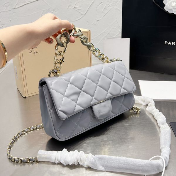classic cf chunky handle chain crossbody bags quilted matelasse women flap shoulder bag france brand genuine leather bags luxury designer la
classic cf chunky handle chain crossbody bags quilted matelasse women flap shoulder bag france brand genuine leather bags luxury designer la
