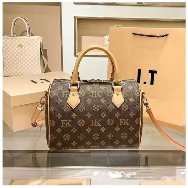 solds luxurys designers bags fashion women shoulder bags lady totes handbags with key lock shoulder strap dust bag 30cm frame
solds luxurys designers bags fashion women shoulder bags lady totes handbags with key lock shoulder strap dust bag 30cm frame