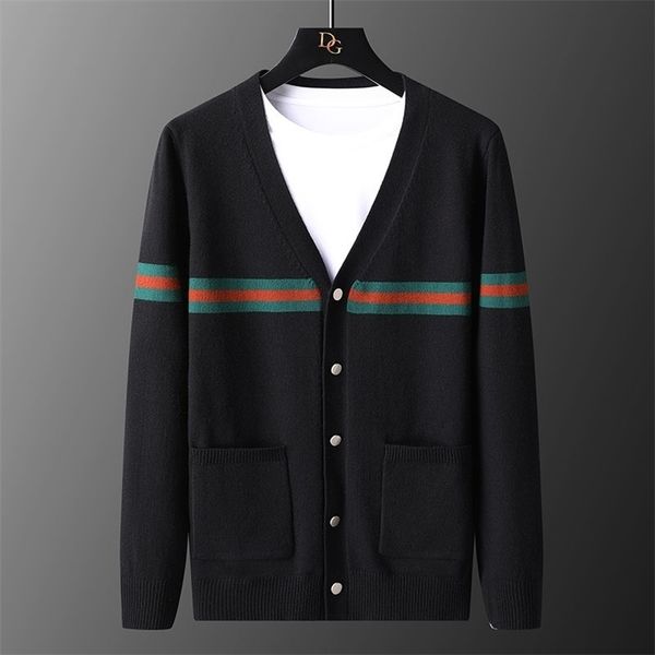 men's sweaters knitted v collar male luxury color contrast casual mens fashion loose man sweater plus size 5xl ropa hombre 220924, White;black
men's sweaters knitted v collar male luxury color contrast casual mens fashion loose man sweater plus size 5xl ropa hombre 220924, White;black