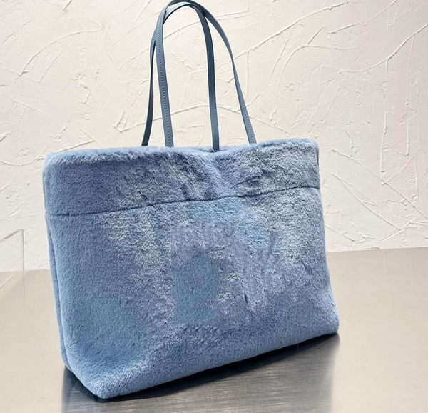 winter plush totes candy color women shopping bags embossing letter furry fluffy high capacity vacation single-shoulder handbag messenger ba
winter plush totes candy color women shopping bags embossing letter furry fluffy high capacity vacation single-shoulder handbag messenger ba
