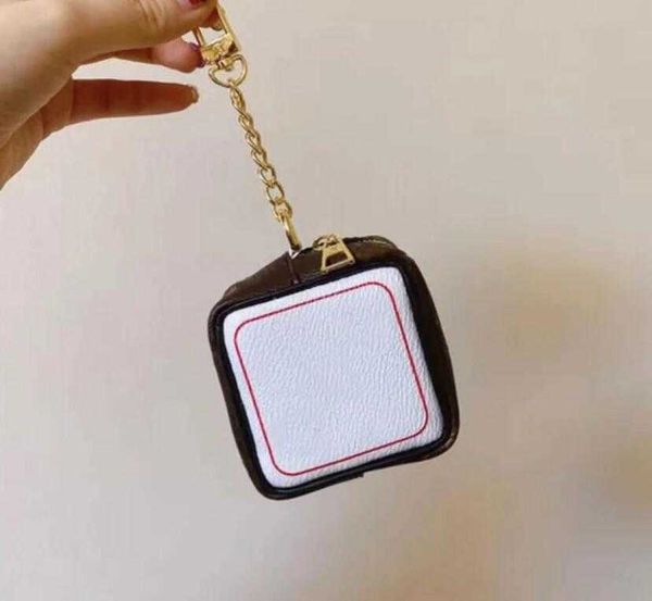 2022 classic letter printing keychain wallet keyring designer purse pendant car chain brown flower mini coin holder pink keychains bag gifts, Silver
2022 classic letter printing keychain wallet keyring designer purse pendant car chain brown flower mini coin holder pink keychains bag gifts, Silver