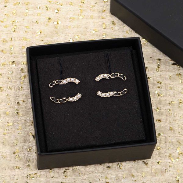 2022 luxury quality charm stud earring with black genuine leather and white nature shell beads in 18k gold plated ps4458, Golden
2022 luxury quality charm stud earring with black genuine leather and white nature shell beads in 18k gold plated ps4458, Golden