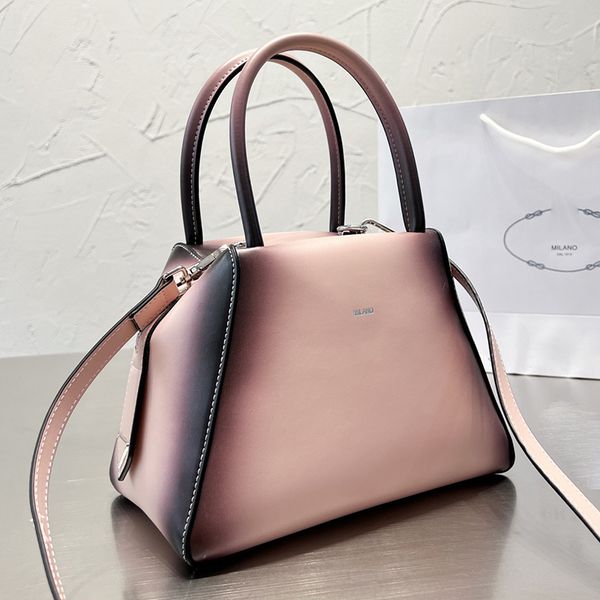 black gradient edge handbag ladier shoulder crossbody bag tote bag leather zip shell bags side triangle sign nylon lining removable long str
black gradient edge handbag ladier shoulder crossbody bag tote bag leather zip shell bags side triangle sign nylon lining removable long str