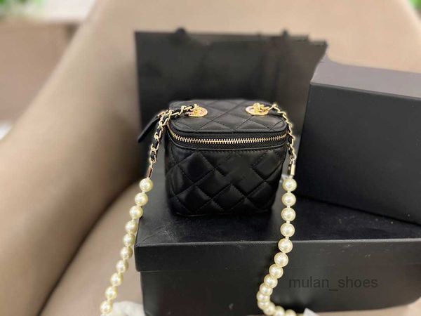 2022 evening bags classic c designer bag summer and autumn pearl chain bag fashion one shoulder crossbody portable lipstick
2022 evening bags classic c designer bag summer and autumn pearl chain bag fashion one shoulder crossbody portable lipstick