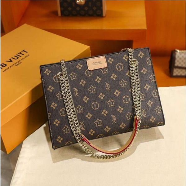 shoulder bags women's bag 2022 fashion print large capacity foreign style trendy underarm chain frame
shoulder bags women's bag 2022 fashion print large capacity foreign style trendy underarm chain frame