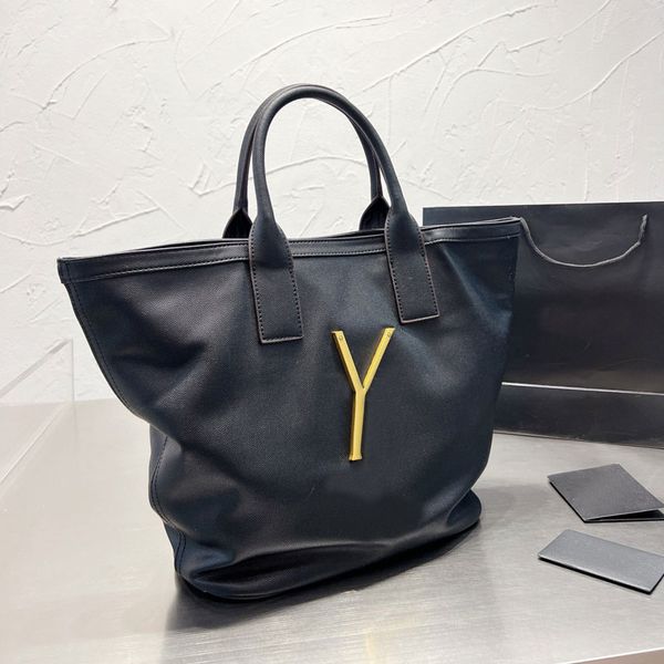 tote beach bag women handbag large capacity shopping purse embossed oversize metal letter two handle plain genuine leather printing hasp har
tote beach bag women handbag large capacity shopping purse embossed oversize metal letter two handle plain genuine leather printing hasp har