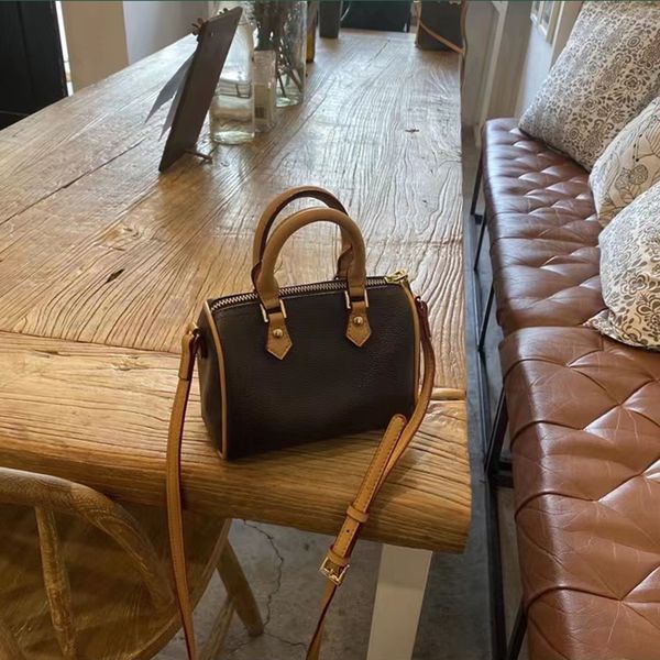 luxurys designer bag famous brand handbag mini tote bag classic vintage fashion single shoulder crossbody women's pillow bags
luxurys designer bag famous brand handbag mini tote bag classic vintage fashion single shoulder crossbody women's pillow bags