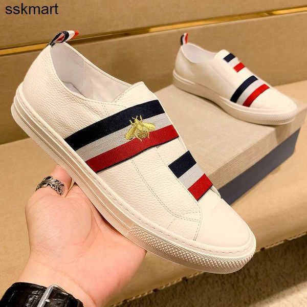 dress shoes luxury fashion brand designer men women little bee white black board shoes high edition leather sneakers
dress shoes luxury fashion brand designer men women little bee white black board shoes high edition leather sneakers