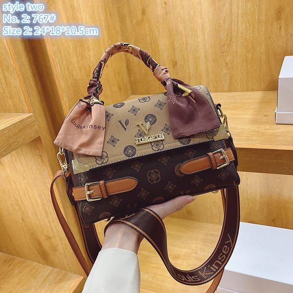 wholesale ladies shoulder bags 3 styles western color matching postman bag printing retro handbag personalized belt decorative ribbon mobile
wholesale ladies shoulder bags 3 styles western color matching postman bag printing retro handbag personalized belt decorative ribbon mobile