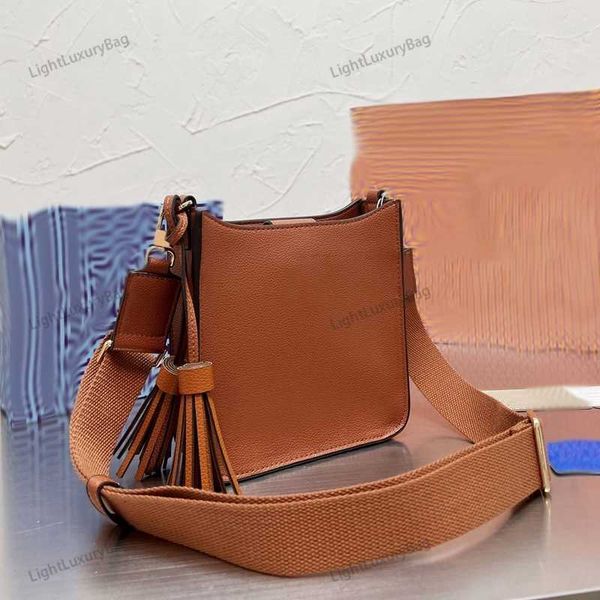 tassel bucket shoulder bag designer leather square wallet quality crossbody for women classic famous brand shopping purses 220921
tassel bucket shoulder bag designer leather square wallet quality crossbody for women classic famous brand shopping purses 220921