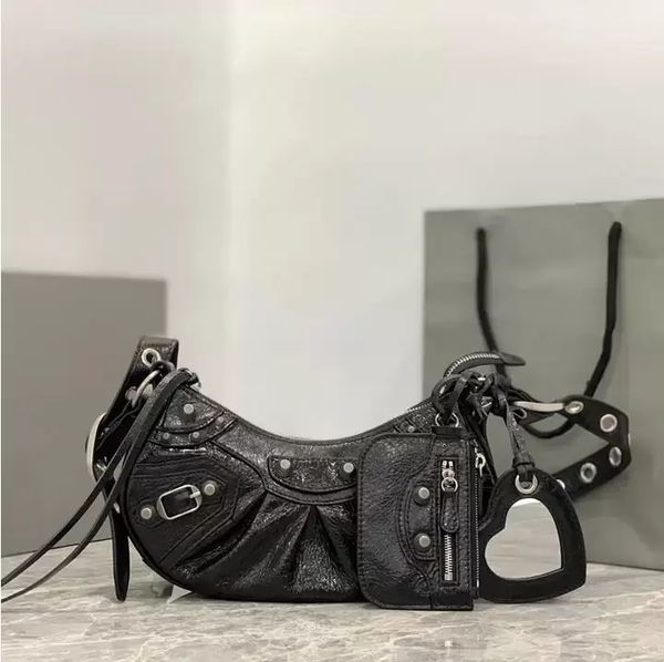 classic le cagole half moon motorcycle bag tote latest retro handbags luxurys designer women's purses wallet mirror crossbody pochette
classic le cagole half moon motorcycle bag tote latest retro handbags luxurys designer women's purses wallet mirror crossbody pochette