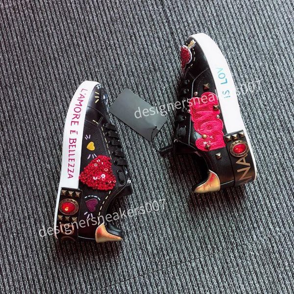 2022 luxury designer sneakers shoes screener dirty casual boots bag leather suede black white begin red fashion luxury brand print iem
2022 luxury designer sneakers shoes screener dirty casual boots bag leather suede black white begin red fashion luxury brand print iem