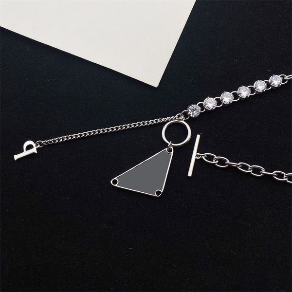 Designers Luxurys Jewelry Necklaces Fashion Brand Pendant Necklaces Classic Letters Silver Diamond Chains For Woman Party Gifts Presents
Designers Luxurys Jewelry Necklaces Fashion Brand Pendant Necklaces Classic Letters Silver Diamond Chains For Woman Party Gifts Presents