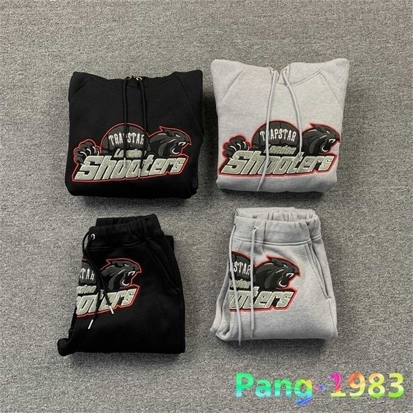 men's tracksuits fw trapstar hoodie suit men women red black tiger head towel embroidered hooded sweatshirt plush 220924, Gray
men's tracksuits fw trapstar hoodie suit men women red black tiger head towel embroidered hooded sweatshirt plush 220924, Gray
