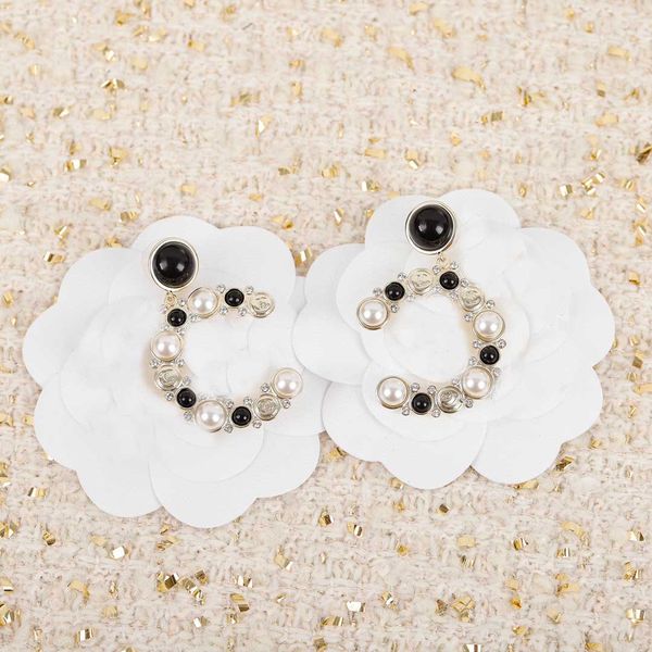 luxury quality charm drop earring with diamond and white shell beads have box stamp large size ps4461, Golden
luxury quality charm drop earring with diamond and white shell beads have box stamp large size ps4461, Golden