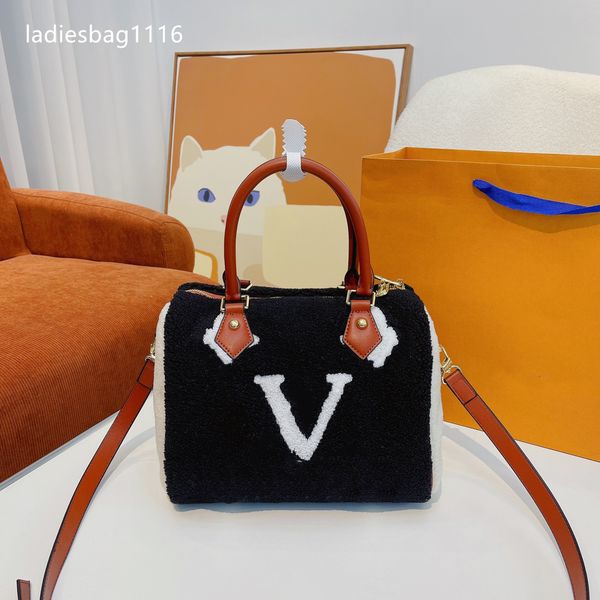 designer bag large shoulder plush shopping teddy capacity package wool winter bags embroidery crossbody letter fur handbags
designer bag large shoulder plush shopping teddy capacity package wool winter bags embroidery crossbody letter fur handbags