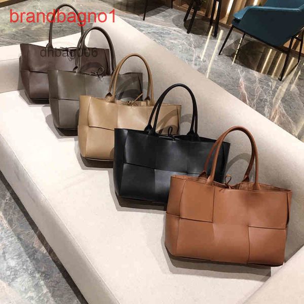 2022 venetas bag designer bottegas bs song hye kyo's leather women hand tote single shoulder 2lrz
2022 venetas bag designer bottegas bs song hye kyo's leather women hand tote single shoulder 2lrz