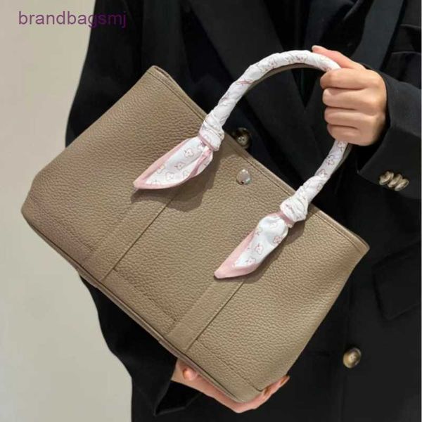 bag herme garden bag 2022 new lychee grain cowhide hand autumn and winter high-capacity tote daily commuting messenger
bag herme garden bag 2022 new lychee grain cowhide hand autumn and winter high-capacity tote daily commuting messenger