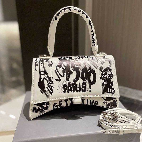 evening bags 2022 handbag women cross body bag shoulder bags tote fashion leather graffiti letter printing metal hardware flap removable str
evening bags 2022 handbag women cross body bag shoulder bags tote fashion leather graffiti letter printing metal hardware flap removable str