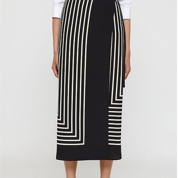 skirts summer women's geometric print midi skirt vintage female high waist laceup stain wrapped long jupes 220924, Black
skirts summer women's geometric print midi skirt vintage female high waist laceup stain wrapped long jupes 220924, Black