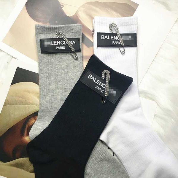 mens socks 22ss designer balencaigass new b-pin heavy industry pure cotton socks net red fashion sock personalized medium tube socking, Black
mens socks 22ss designer balencaigass new b-pin heavy industry pure cotton socks net red fashion sock personalized medium tube socking, Black