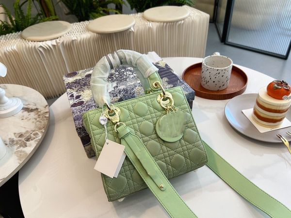 fashion bag large capacity handbag lady shopping bags book women crossbody bag luxury new fall handle one shoulder frosted hardware gradient
fashion bag large capacity handbag lady shopping bags book women crossbody bag luxury new fall handle one shoulder frosted hardware gradient