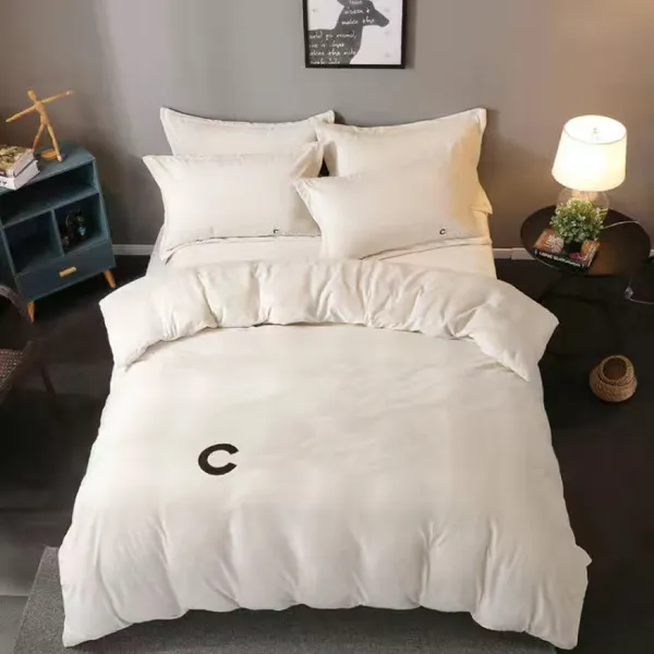 Image of Luxury designer bedding sets 4pcs/set solid color velvet queen king size duvet cover bed sheet fashion pillowcases