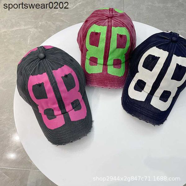 hat female home same spray painting balencaigass duck tongue hat letter b baseball caps male old grinding edge washing couple, Blue;gray
hat female home same spray painting balencaigass duck tongue hat letter b baseball caps male old grinding edge washing couple, Blue;gray