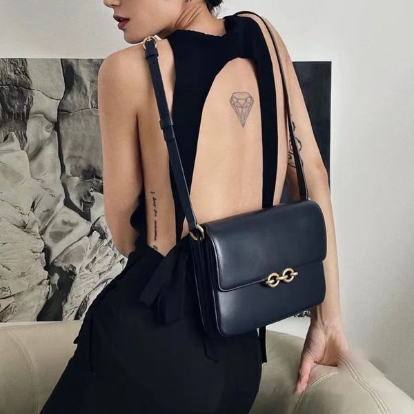 le maillon satchel in smooth leather bag front flap decorated magnetic curb-link chain detail shoulder bag genuine designer luxury crossbody
le maillon satchel in smooth leather bag front flap decorated magnetic curb-link chain detail shoulder bag genuine designer luxury crossbody