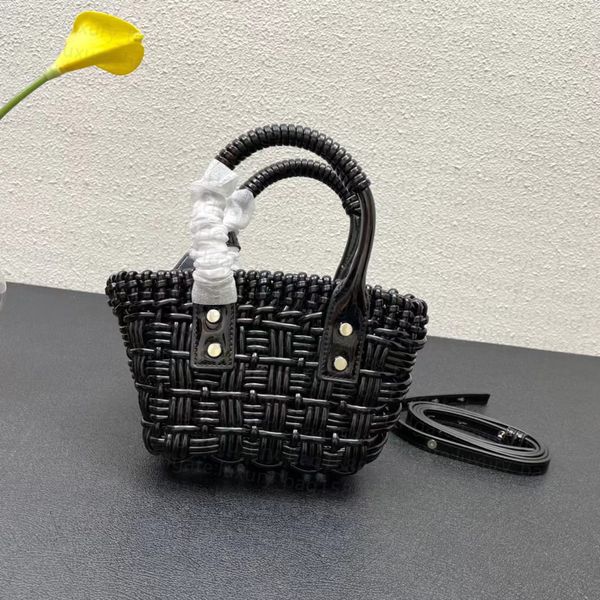 fashion woman bag woven handbag 2023 new food basket word bistro collection striped picnic crossbody bag designer interior hollow glove bag
fashion woman bag woven handbag 2023 new food basket word bistro collection striped picnic crossbody bag designer interior hollow glove bag