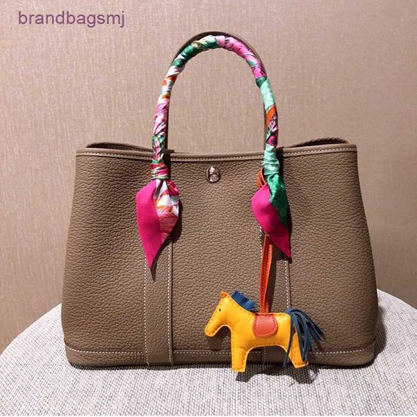 bag herme garden bag women new wedding hand commuter hand large capacity single shoulder cross body tote
bag herme garden bag women new wedding hand commuter hand large capacity single shoulder cross body tote