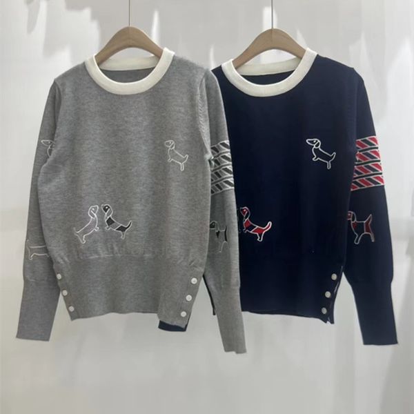 909 l 2022 milan runway autumn women's sweater brand same style long sleeve crew neck blue gray pullover qianli, White;black
909 l 2022 milan runway autumn women's sweater brand same style long sleeve crew neck blue gray pullover qianli, White;black