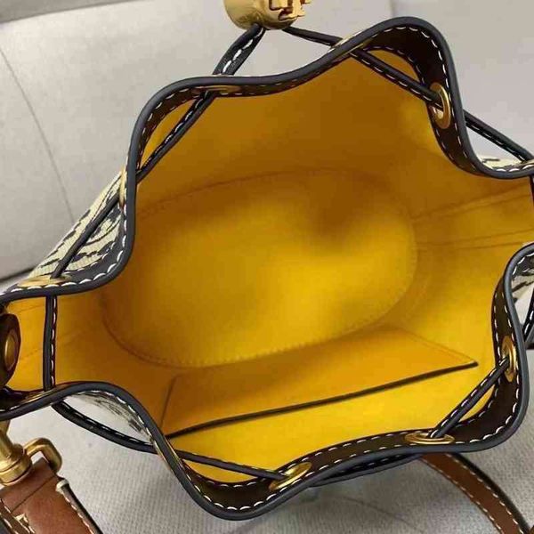 tory tote bag tb handbag luxury capacity torrys shoulder packs burchs messenger bags crossbody tbs ladies shopping handbags zhouzhoubao123 w
tory tote bag tb handbag luxury capacity torrys shoulder packs burchs messenger bags crossbody tbs ladies shopping handbags zhouzhoubao123 w