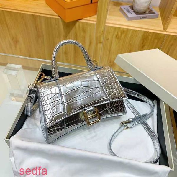 luxury designer handbags balencigas's hourglass bags ladies shoulder crossbody fashion women's bag 2022 spring new hand minis fash
luxury designer handbags balencigas's hourglass bags ladies shoulder crossbody fashion women's bag 2022 spring new hand minis fash